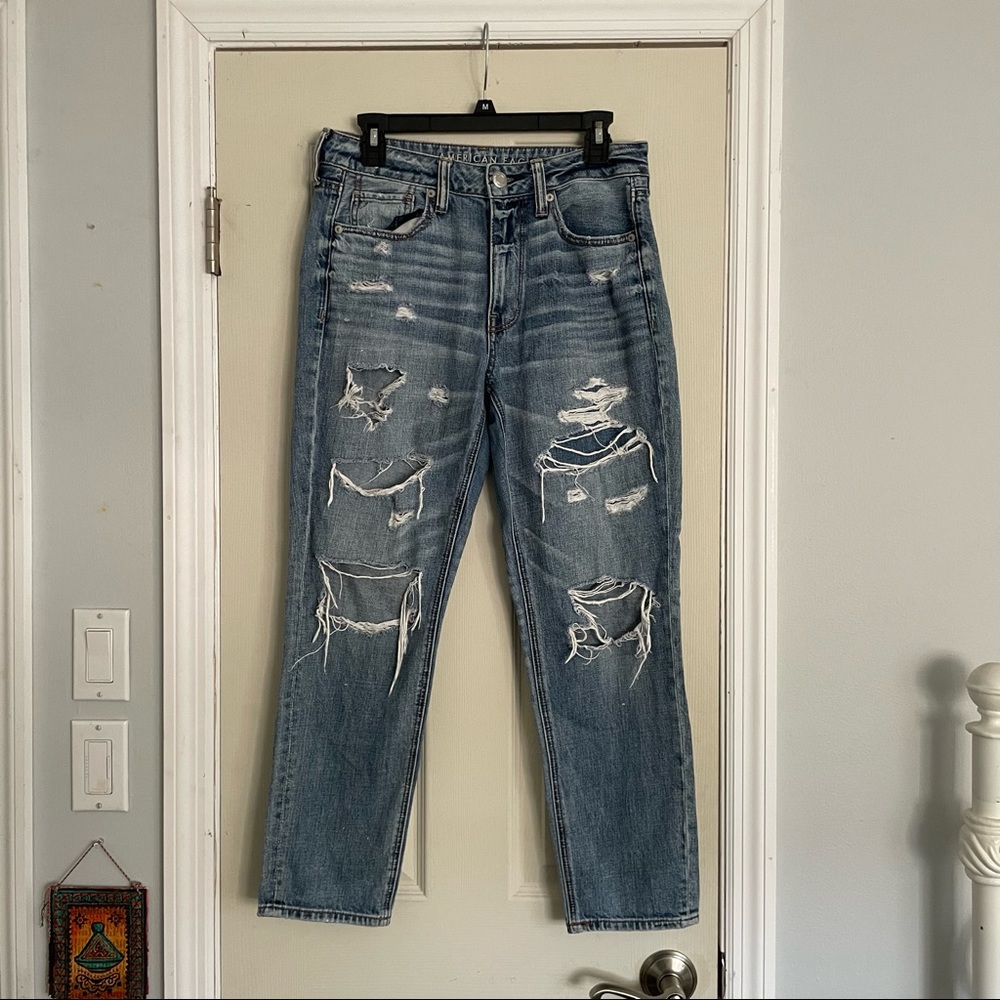 American Eagle Ripped Hi-Rise Tomgirl Jeans